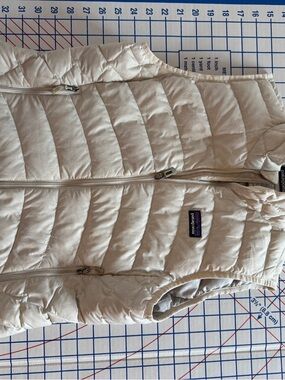 Patagonia Cream Quilted Lightweight Women's Puffer Vest